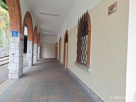 Prenova zunanje fasade stavbe Dnevnega centra Štacjon in železniške postaje Kamnik mesto (2)